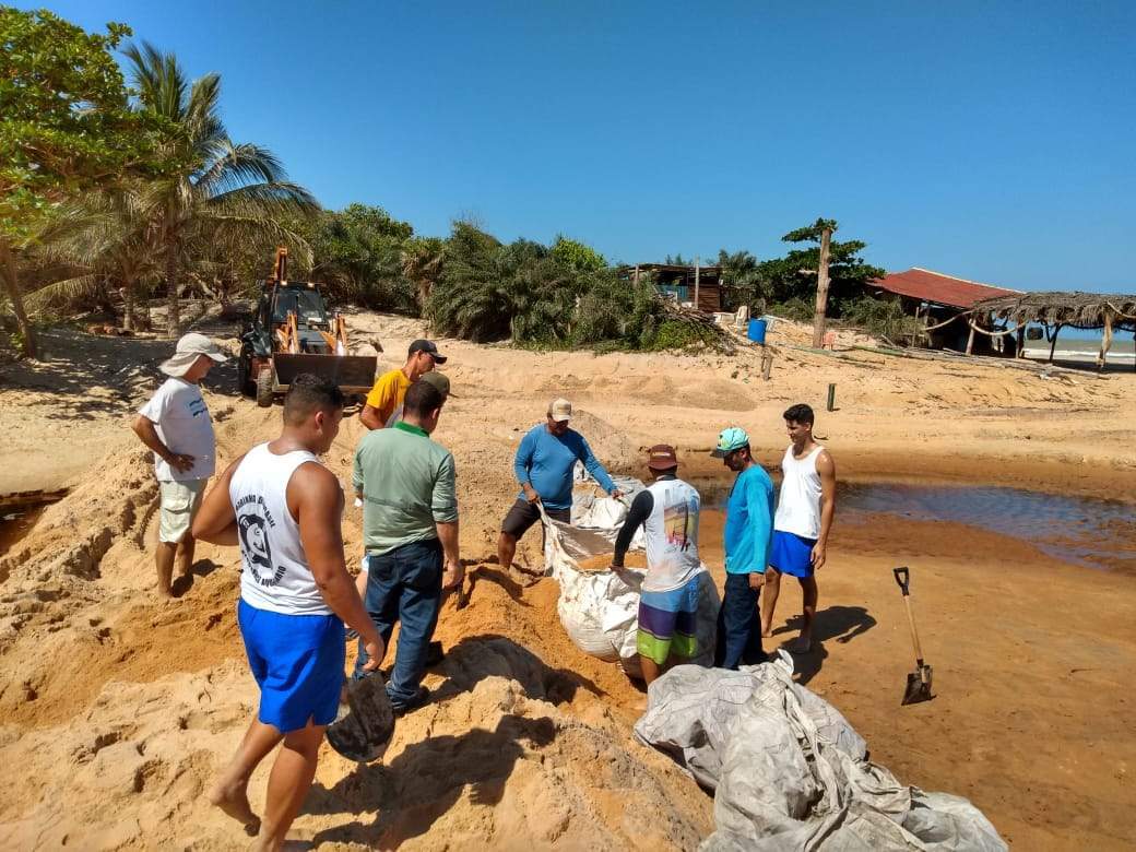 Foz na praia do Riacho Doce em Conceição da Barra é fechada para evitar contaminação de mancha de óleo ??