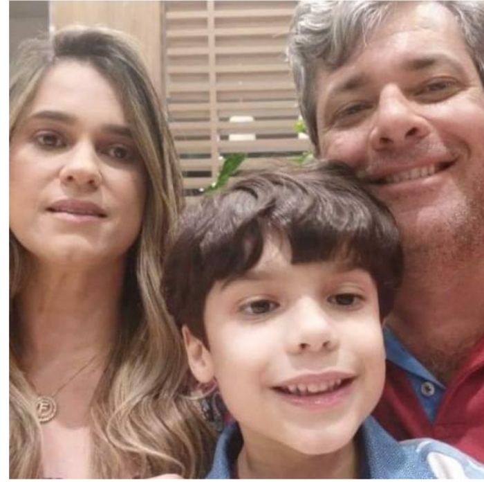 Menino resgatado com família após soterramento está internado na UTI