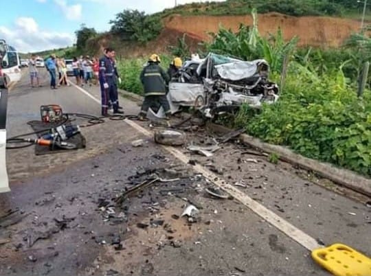 Grave acidente deixa uma pessoa morta e outras duas em estado grave na BR-259