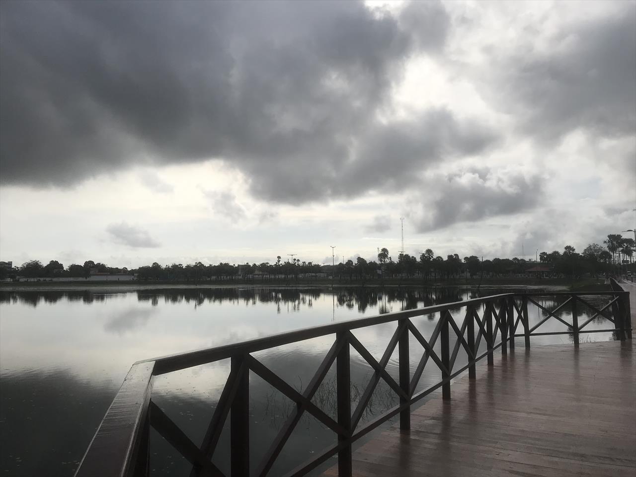 Prepare o guarda-chuva porque janeiro e fevereiro será de muita chuva e pouco calor, diz Climatempo