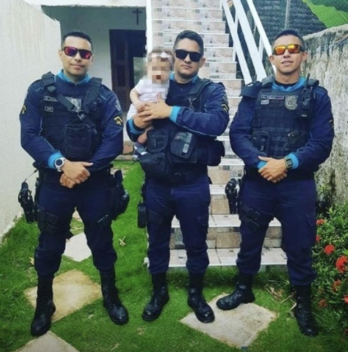 Bebê de 6 meses engasga e é salva por policiais militares em Fortaleza