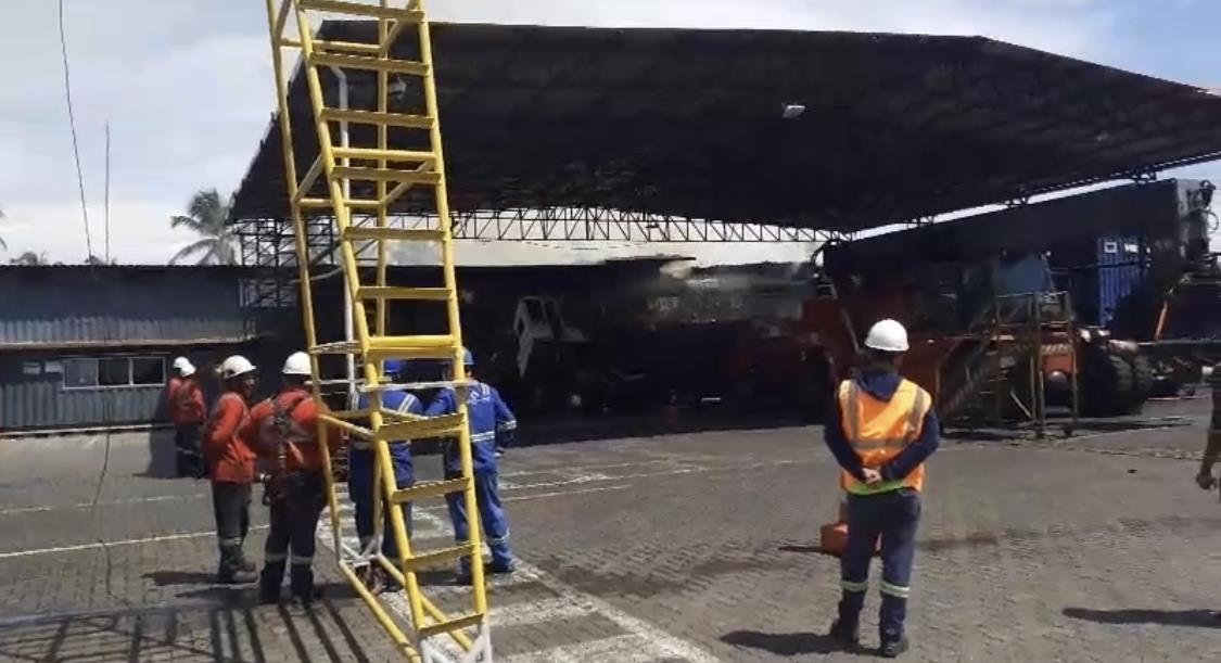 Incêndio de pequenas proporções atinge oficina dentro do Porto do Pecém