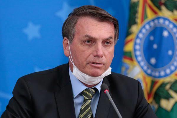 Bolsonaro zera impostos de remédios importados contra coronavírus