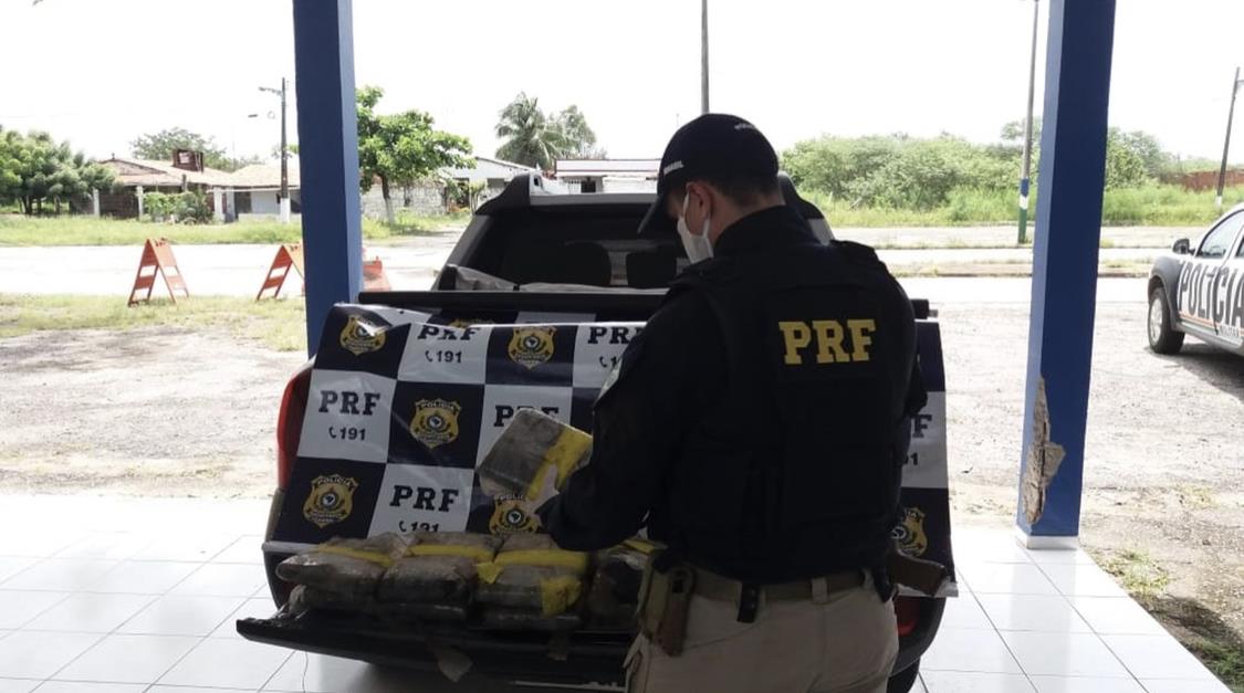 PRF apreende 10kg de maconha escondidos em porta traseira de veículo em São Gonçalo do Amarante