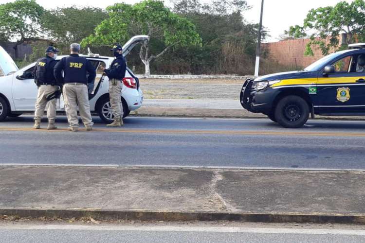 Veículo que levava crack e maconha para o Interior do Ceará é apreendido pela PRF em São Gonçalo do Amarante