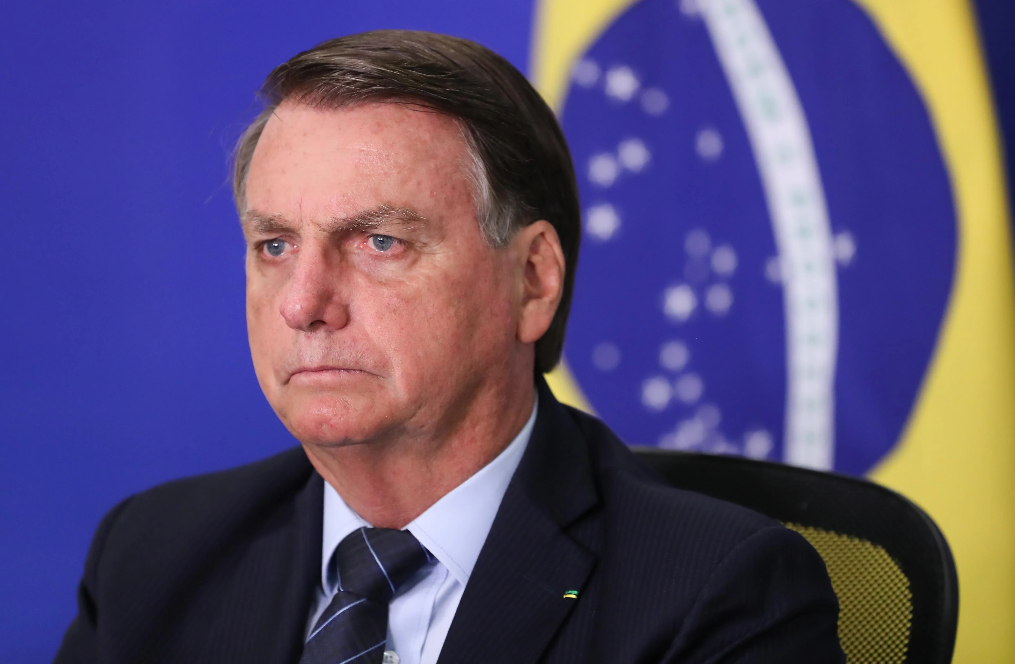 Bolsonaro diz que 'pretende' sancionar piso salarial da enfermagem