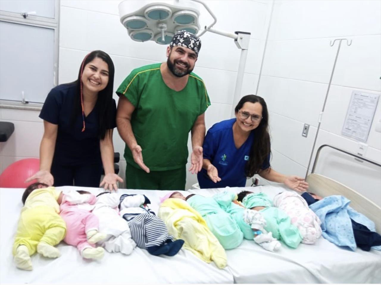 Foto viral: equipe médica do hospital geral de São Gonçalo do Amarante  celebra  nascimento de crianças