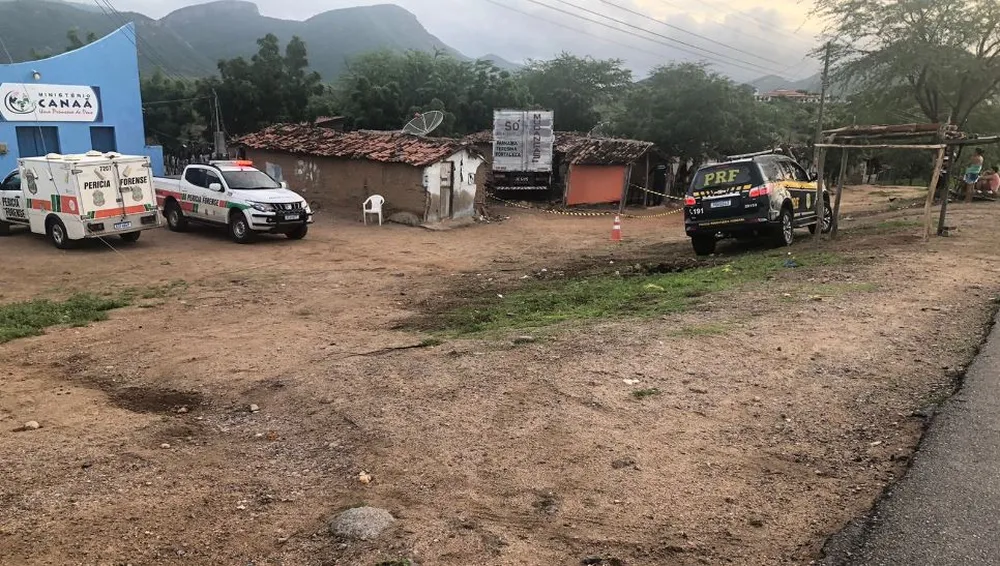 Caminhão desgovernado invade casa, mata criança e deixa feridos no Ceará