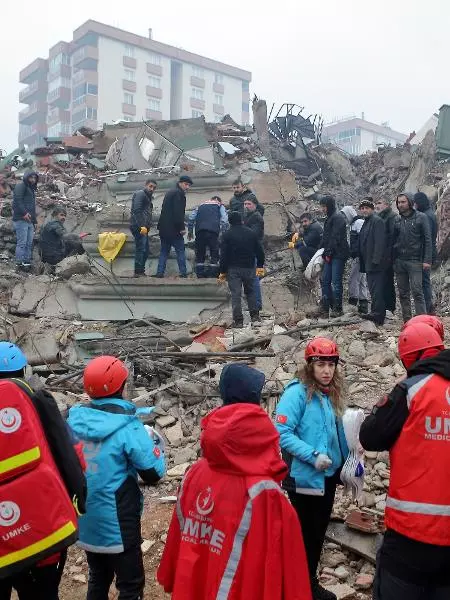 Mortos em terremoto na Síria e na Turquia passam de 11.700