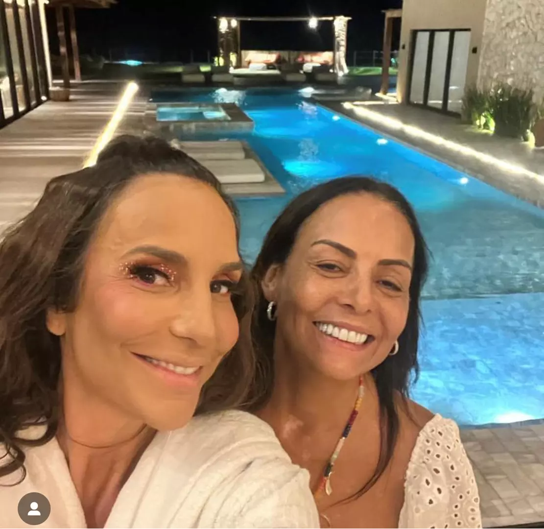 Ivete Sangalo se hospeda na Praia da Taiba durante final de semana do FORTAL