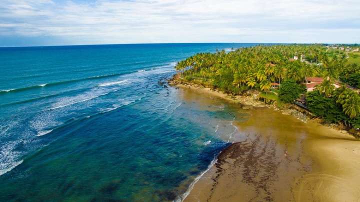 Pequenas manchas de óleos são encontradas em praia de São Gonçalo; Prefeitura alerta para possíveis notícias falsas