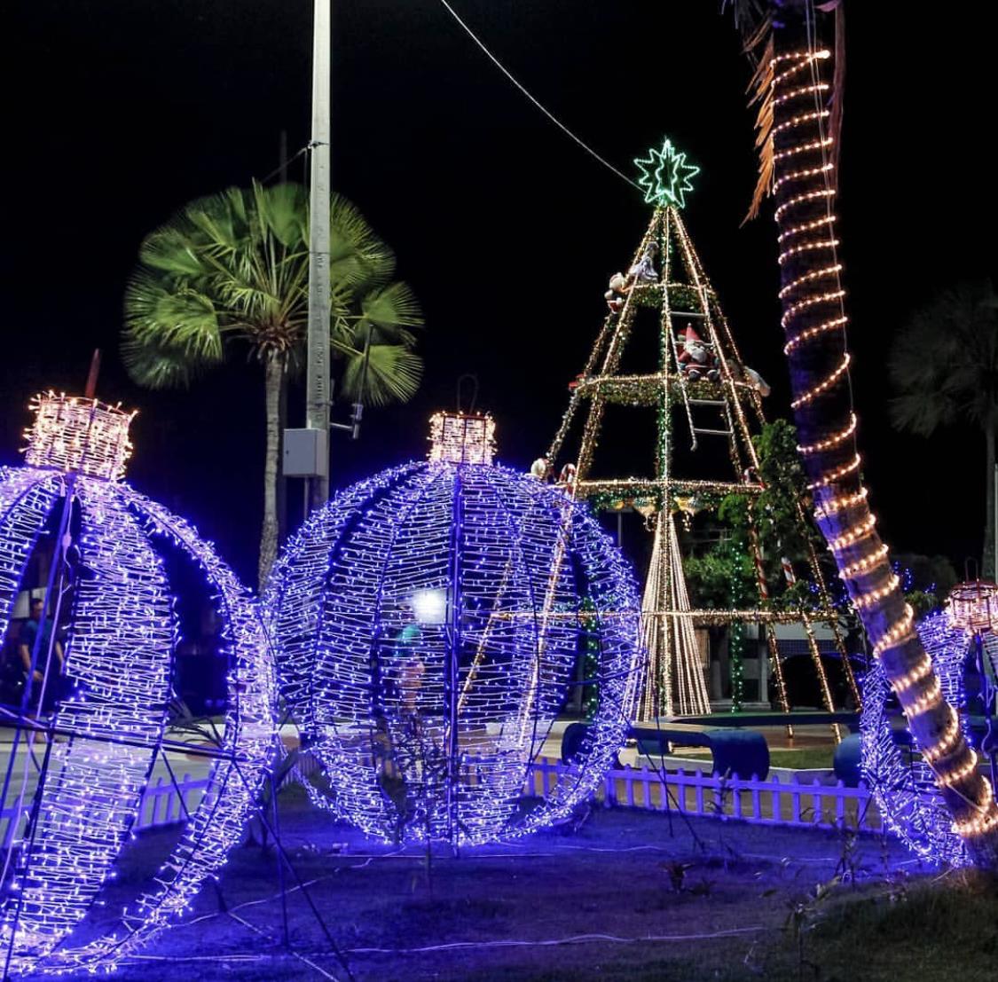 Papai Noel chega de lancha na abertura do Natal de Luz de São Gonçalo do Amarante