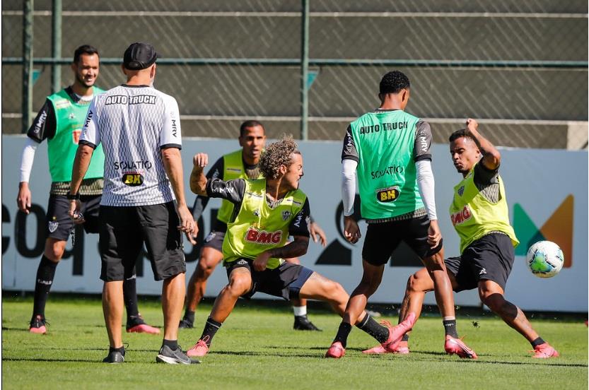 A semana começou em ritmo forte na Cidade do Galo