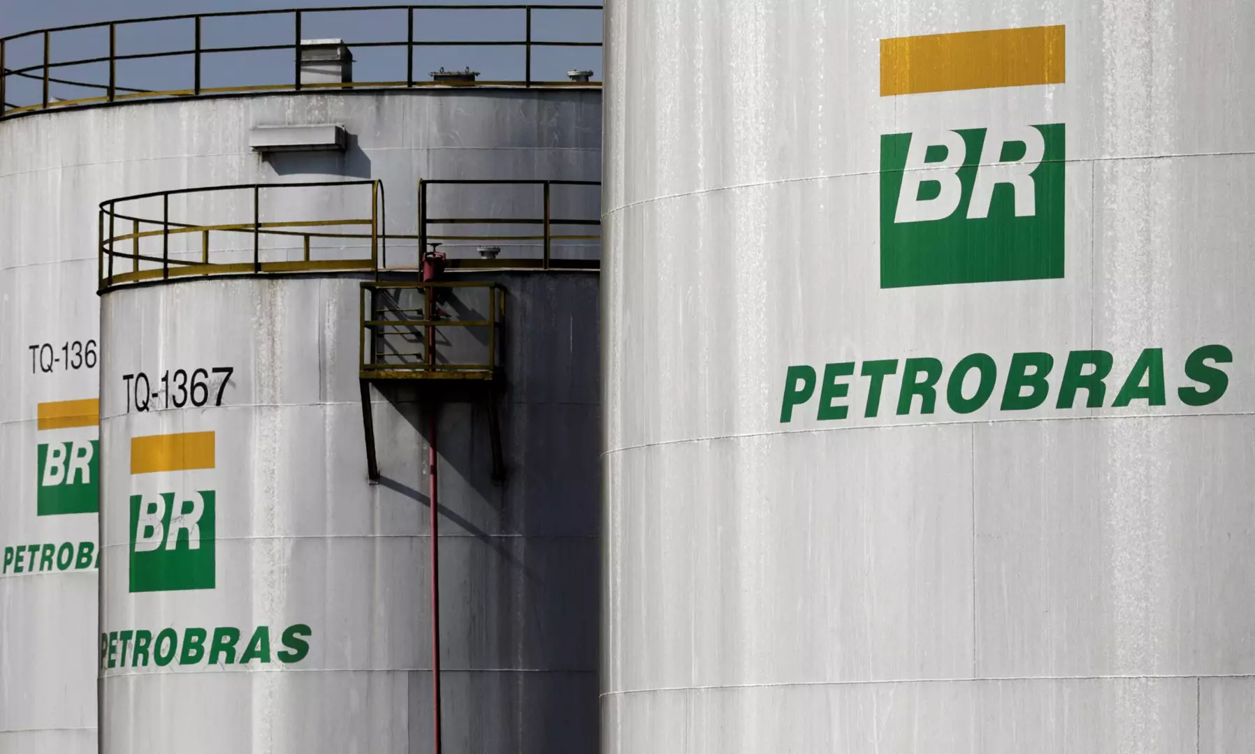 Petrobras anuncia redução do preço da gasolina em 7% nas refinarias