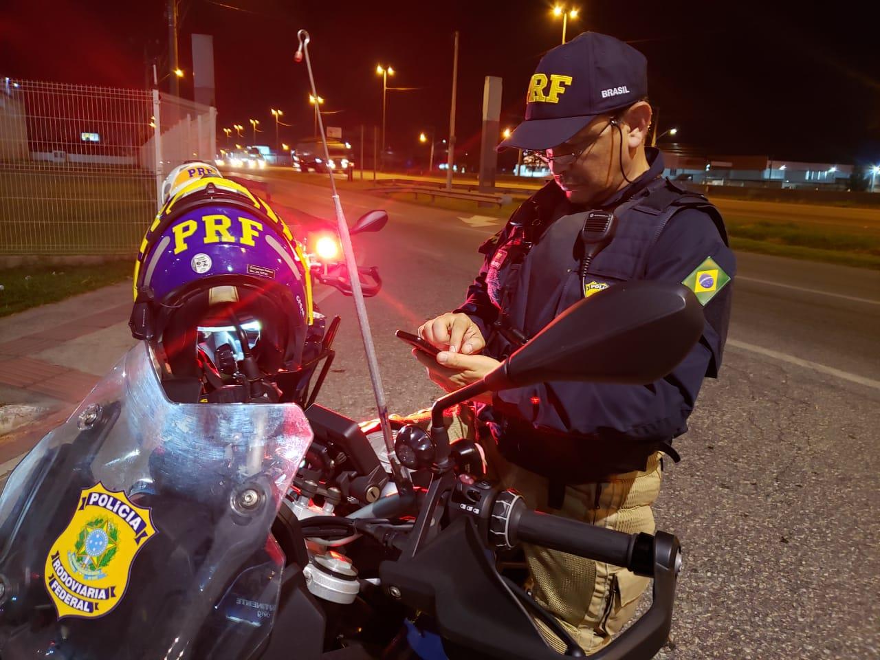 PRF flagra 284 motoristas embriagados no final de semana nas rodovias federais catarinenses