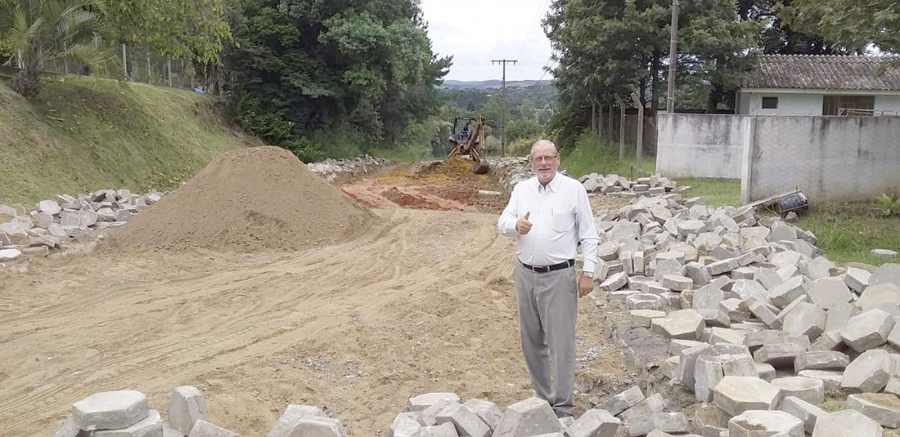 Iniciada reforma no calçamento de vias em Rio Negro