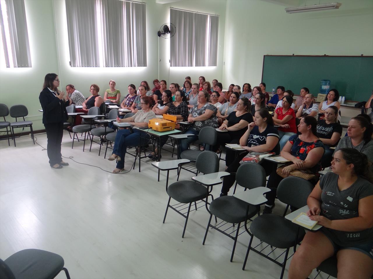 Prefeitura de Mafra promove formação para merendeiras da rede municipal de ensino