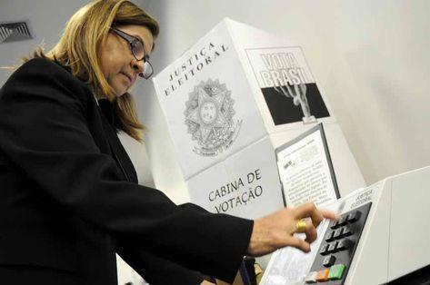 Mulheres são maioria no eleitorado em SC e celebram 88 anos da conquista do direito ao voto