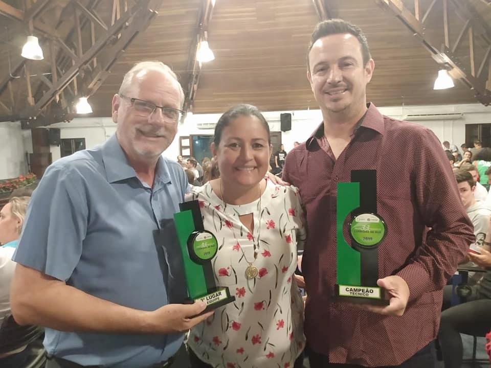 Professor Eduardo Martin Pedro foi eleito o melhor técnico da categoria Infantil