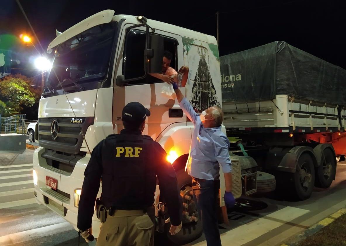 Unidade operacional da PRF em Rio Negrinho é usada para distribuir marmitas a caminhoneiros