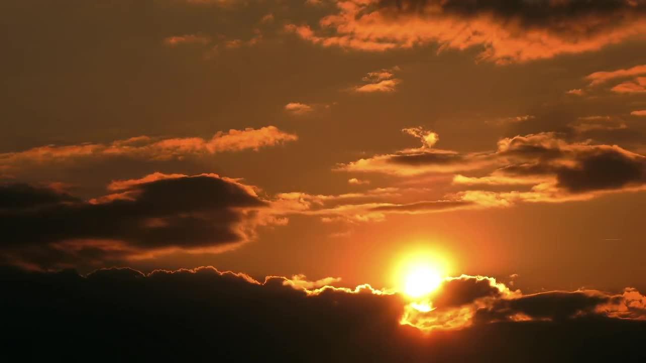 Sexta deve ser de sol entre nuvens e calor em SC