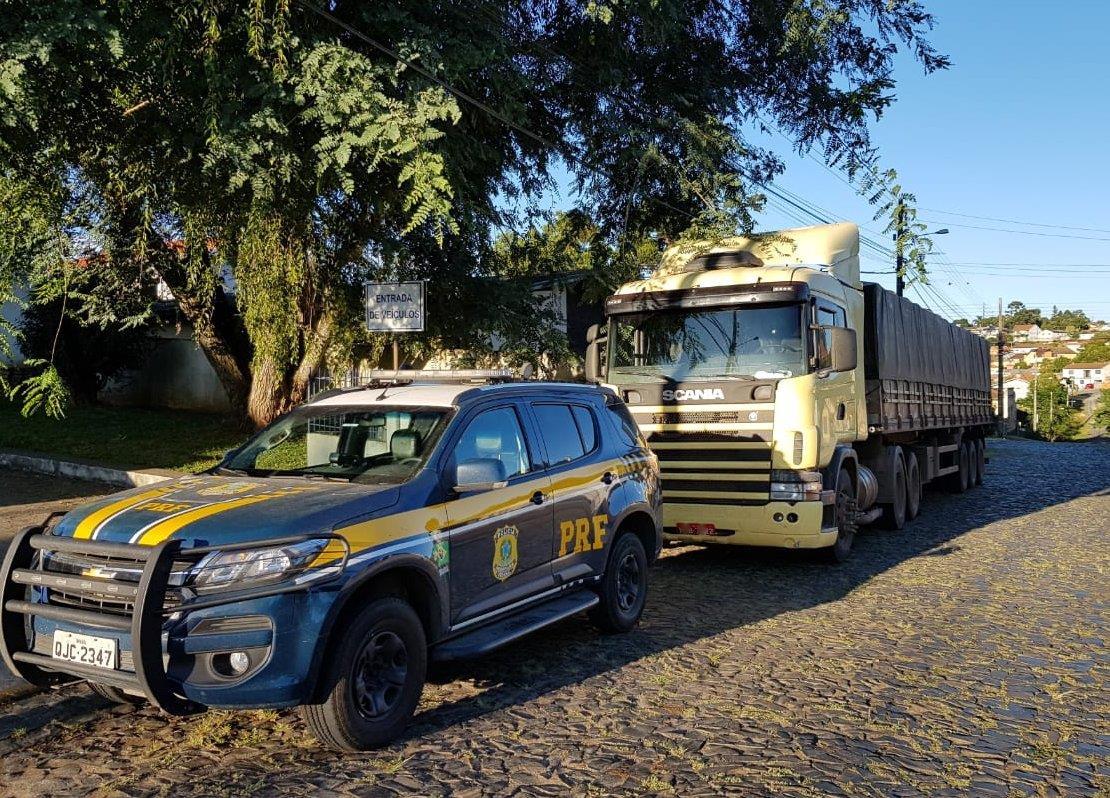 Carreta roubada é recuperada na BR 280 em Mafra