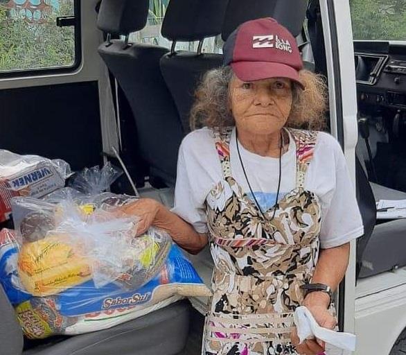 Prefeitura de Rio Negro entregou cestas básicas aos catadores de lixo