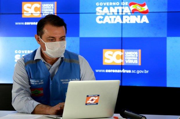 Governador de SC sanciona leis que proíbem demissão de ACTs e cortes de energia elétrica e água durante a pandemia