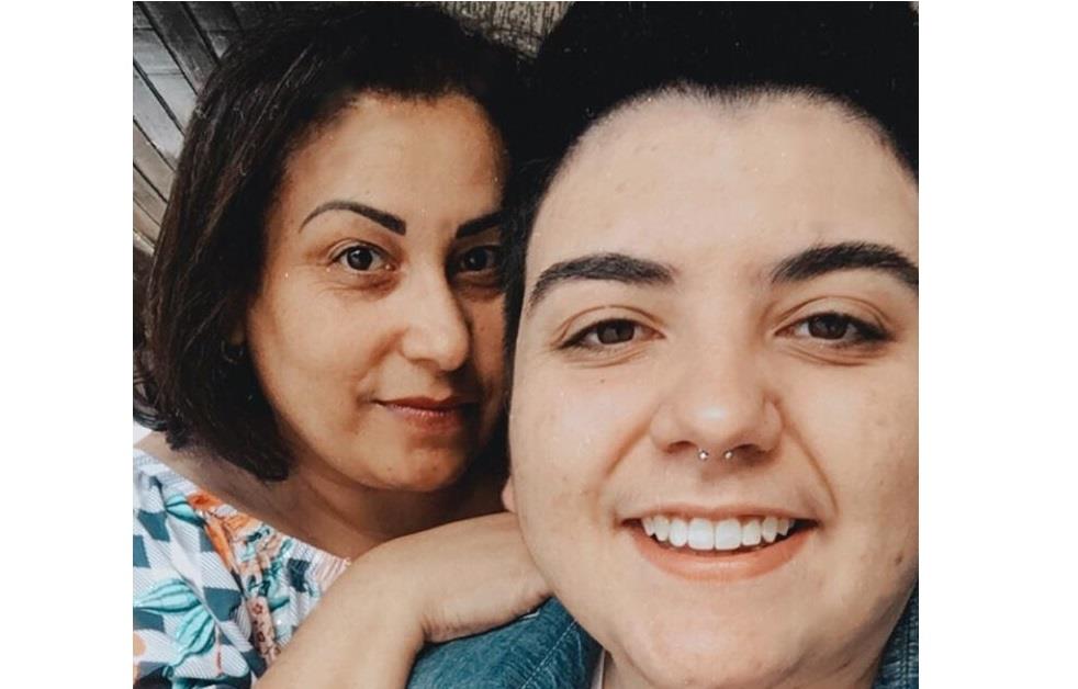 Como é ser mãe de trans: Alesandra conta sua história