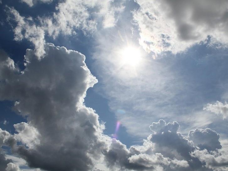 Apesar da segunda-feira de calor, nos próximos dias há aumento de nuvens e chuva isolada em SC