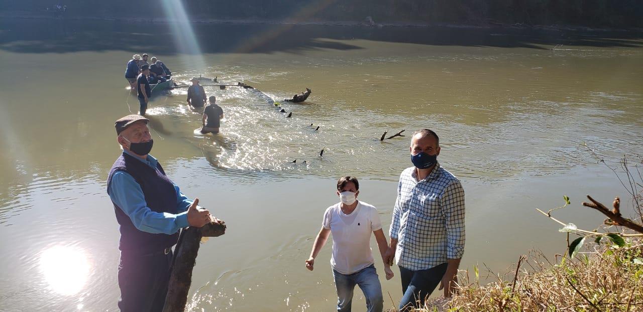 Expedição ao rio Negro busca informações sobre embarcação naufragada e redescoberta