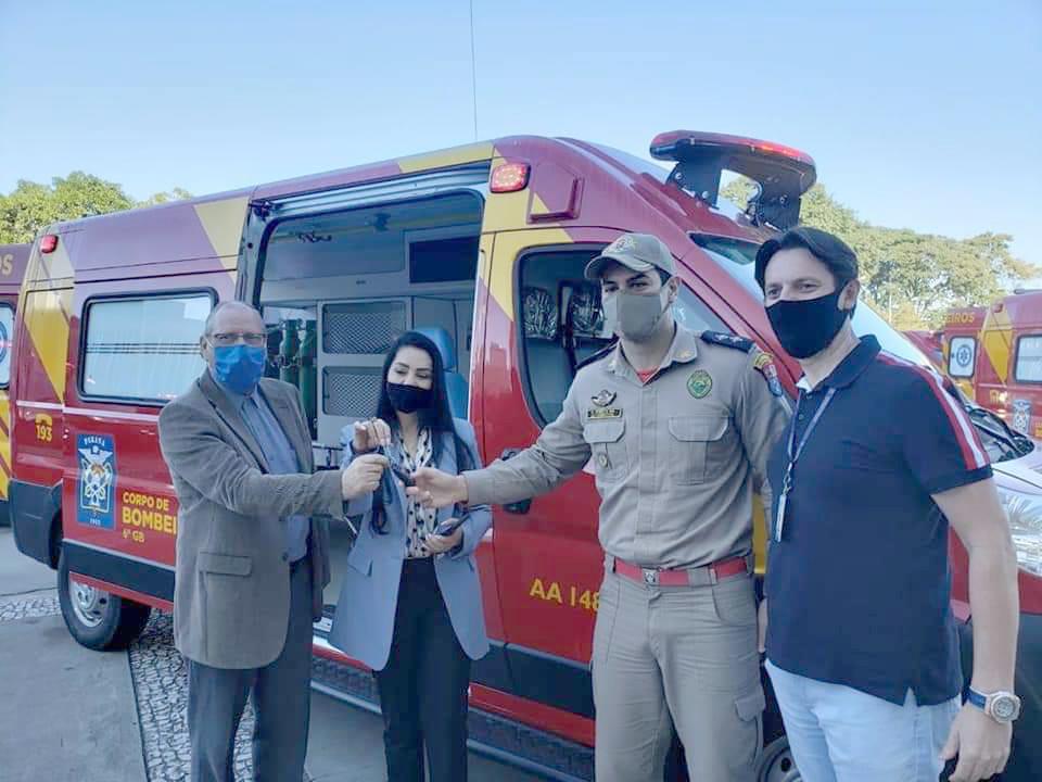 Corpo de Bombeiros de Rio Negro recebeu ambulância nova