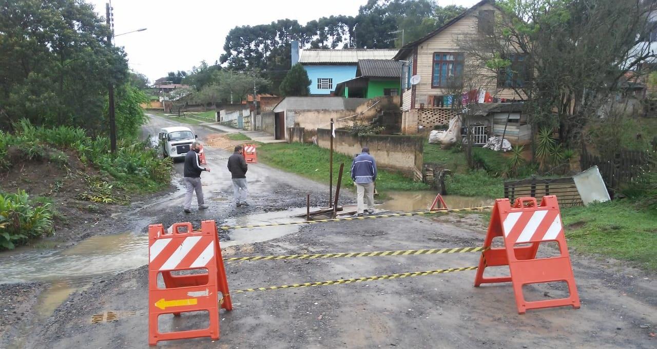 Rua Pastor Jair Dietrich encontra-se interditada