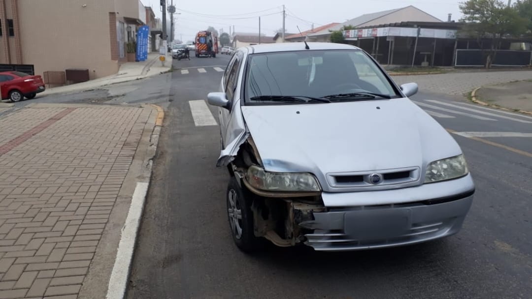 Colisão de carro e moto acontece nesta manhã (25) na Restinga