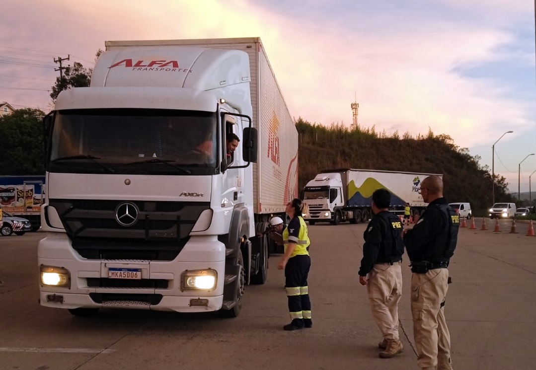 PRF e Arteris realizam Operação Serra Segura na BR 116 em Mafra