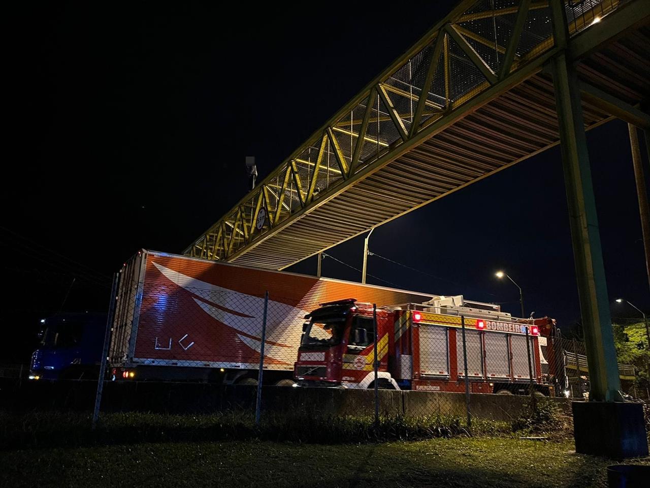 Tentativa de suicídio na passarela do bairro Faxinal