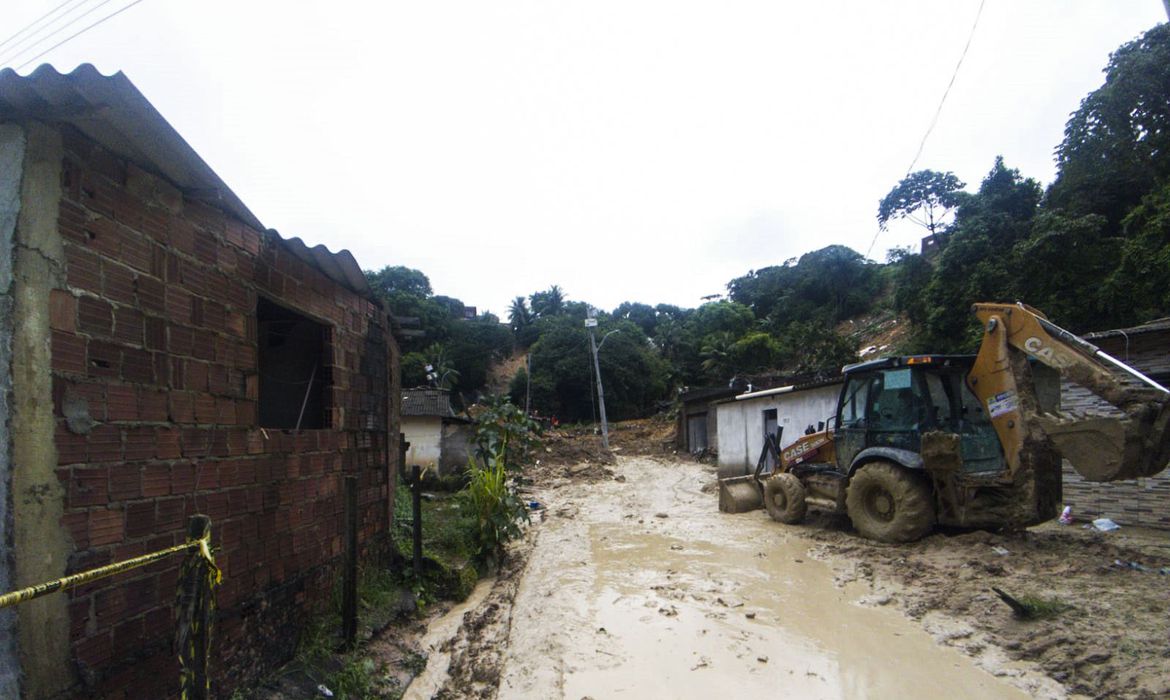 Número de mortos por chuvas em Pernambuco sobe para 120