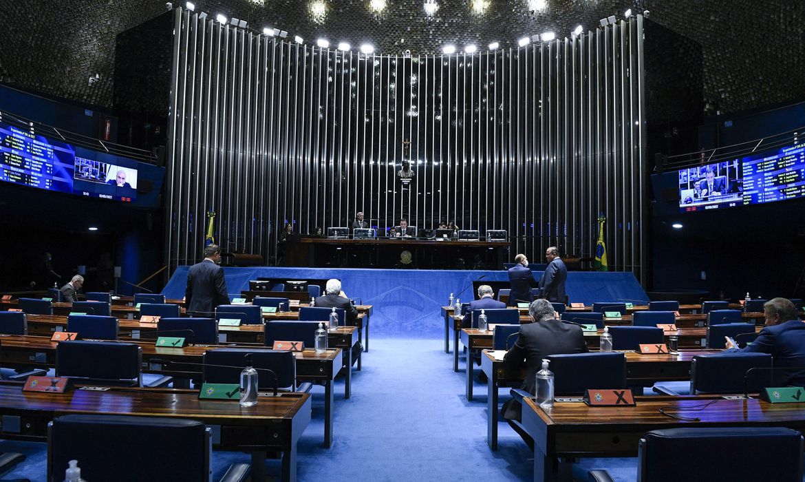 Senado aprova projeto que limita ICMS dos combustíveis