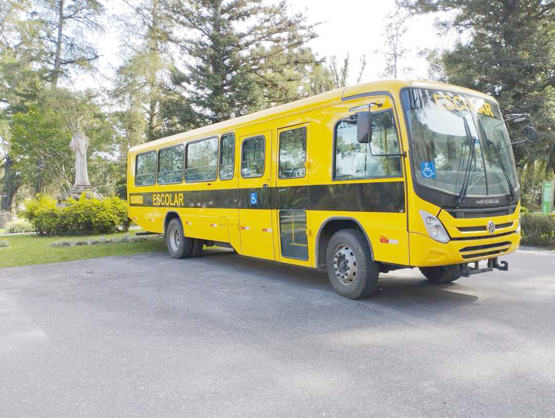 Educação de Rio Negro recebe novo ônibus escolar