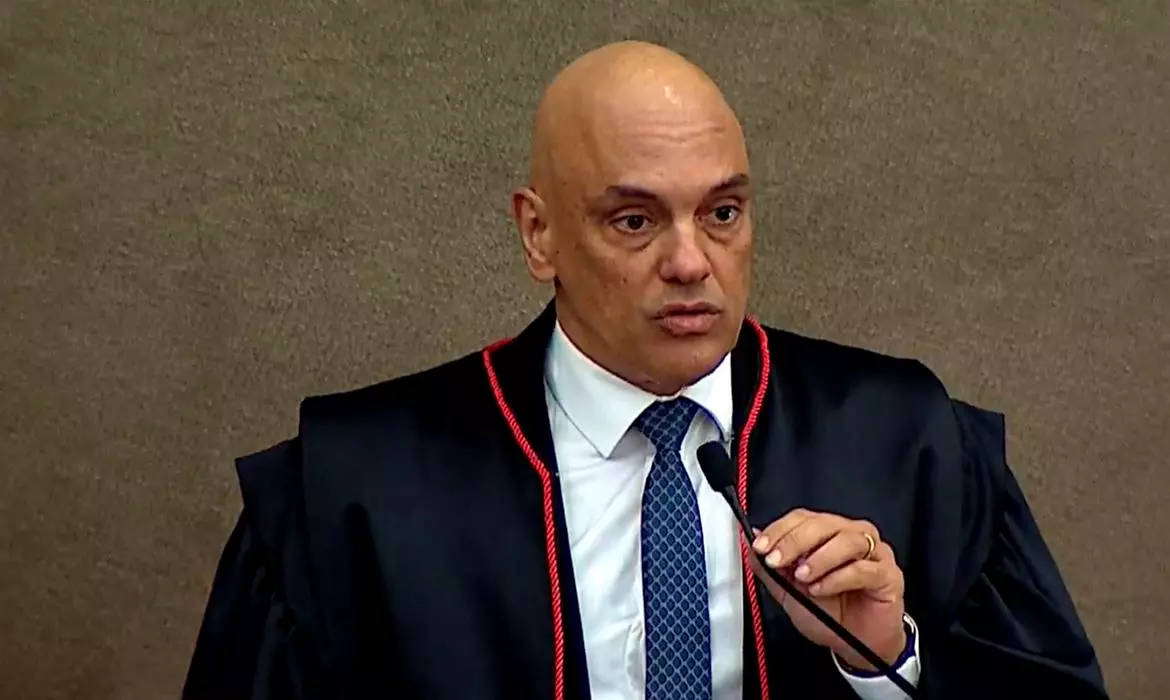 Moraes defende democracia e sistema eleitoral em discurso de posse