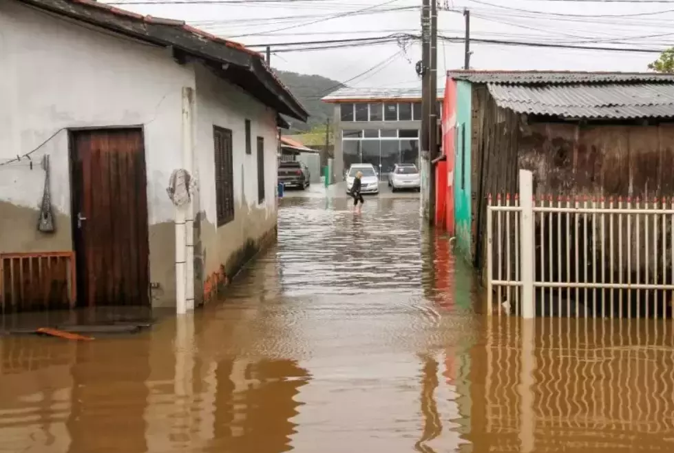 SC entra em alerta para temporais e chuva volumosa a partir desta quarta