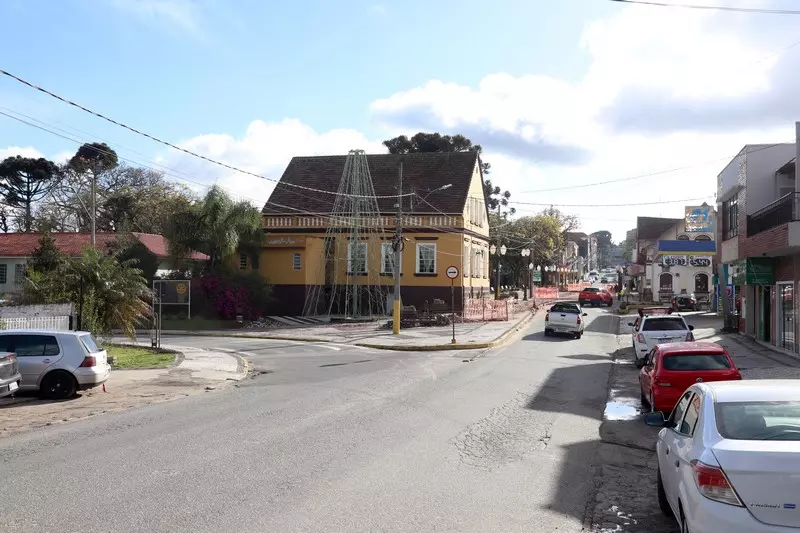 Trânsito no Centro de Rio Negro terá interdição parcial neste domingo (21) para obras