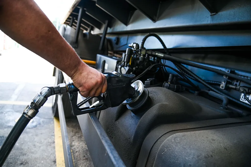 Petrobras anuncia redução de 5,8% no preço do diesel; alta no ano ainda supera 40%