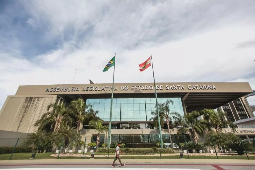 Confira os 40 deputados eleitos neste domingo (2) para a Assembleia