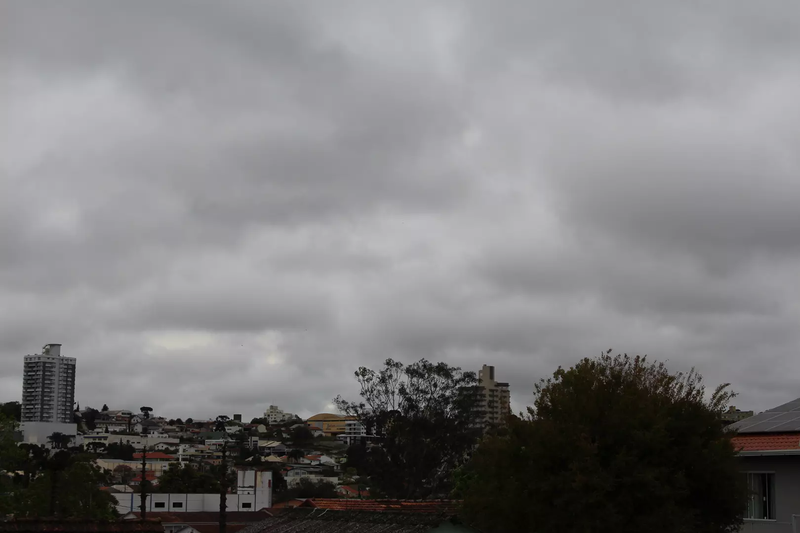 Defesa Civil alerta para temporais com trovoadas, rajadas de vento e queda de granizo em SC