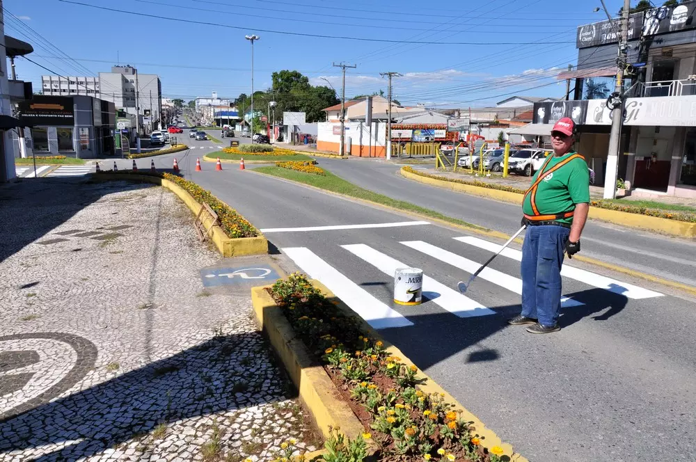 Prefeitura de Rio Negro realiza aprimoramentos constantes nas vias públicas