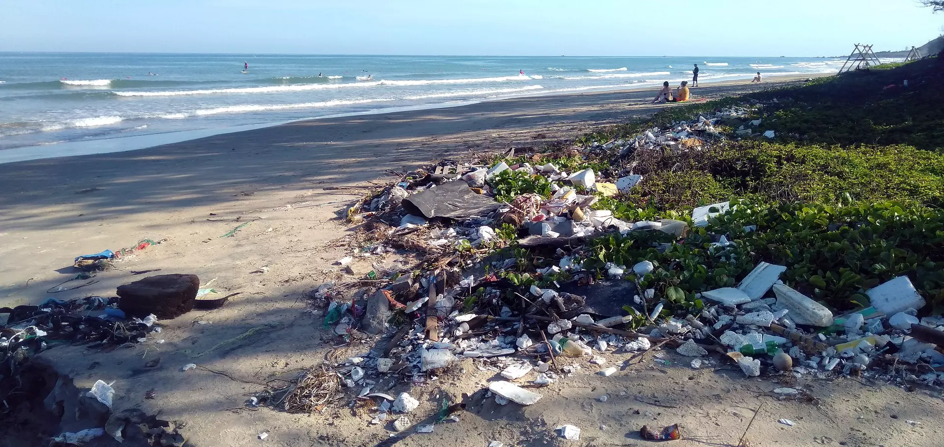 Mundo joga um caminhão de lixo, por minuto, nos oceanos