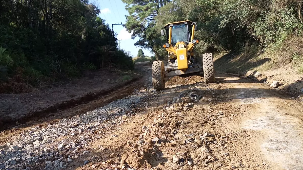 Estradas do Interior de Mafra continuam recebendo melhorias