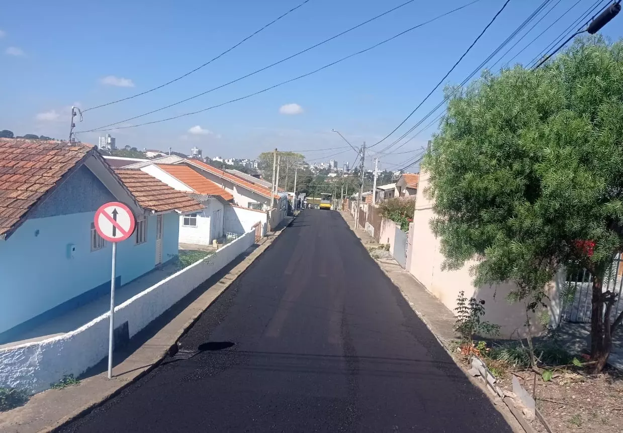 Prefeitura de Mafra realiza recape nas ruas Guaicurus e Aimores