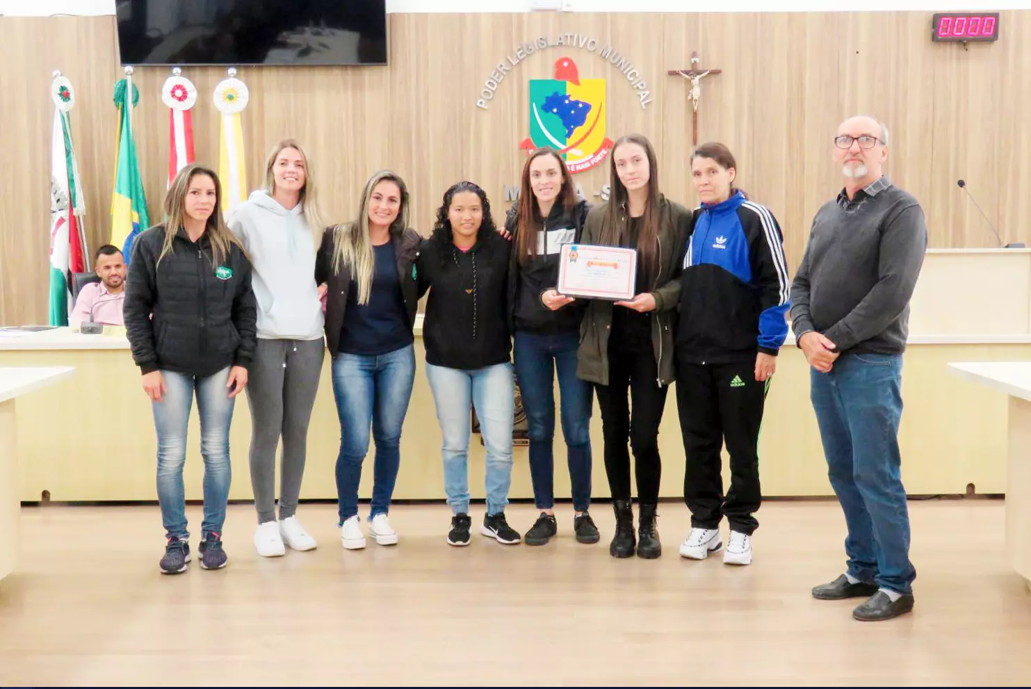 Equipe feminina de futebol ASGARD de Mafra recebe homenagem  na Câmara Vereadores